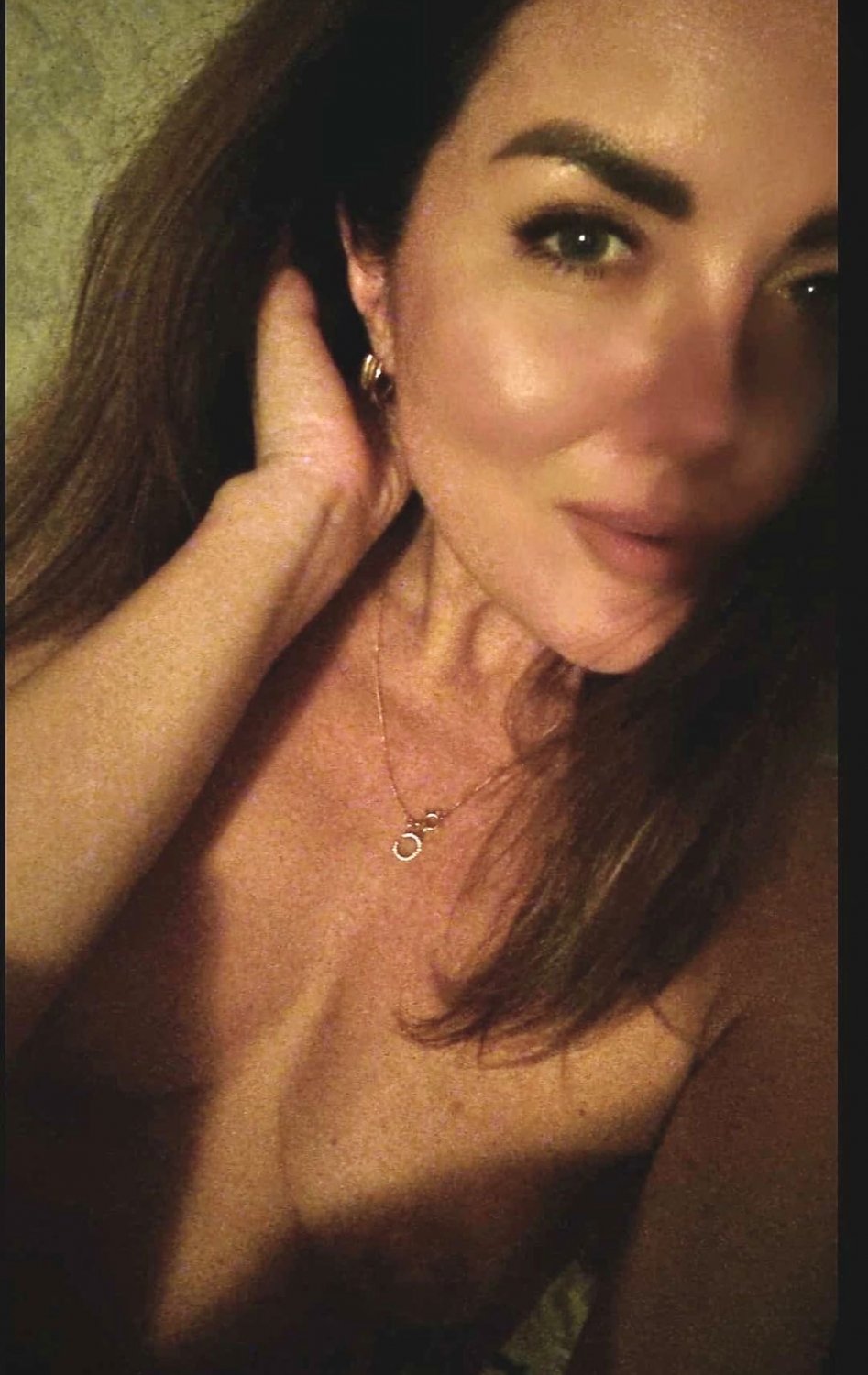 Instagram girl shows it all! #LqxYl4OO