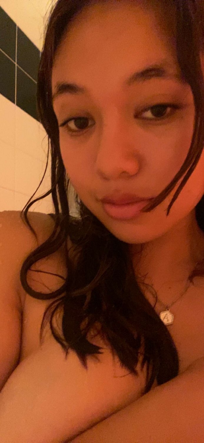 LEAKED 18 yo Hawaiian slut ex gf nudes kayakaiwii #WYForC9X