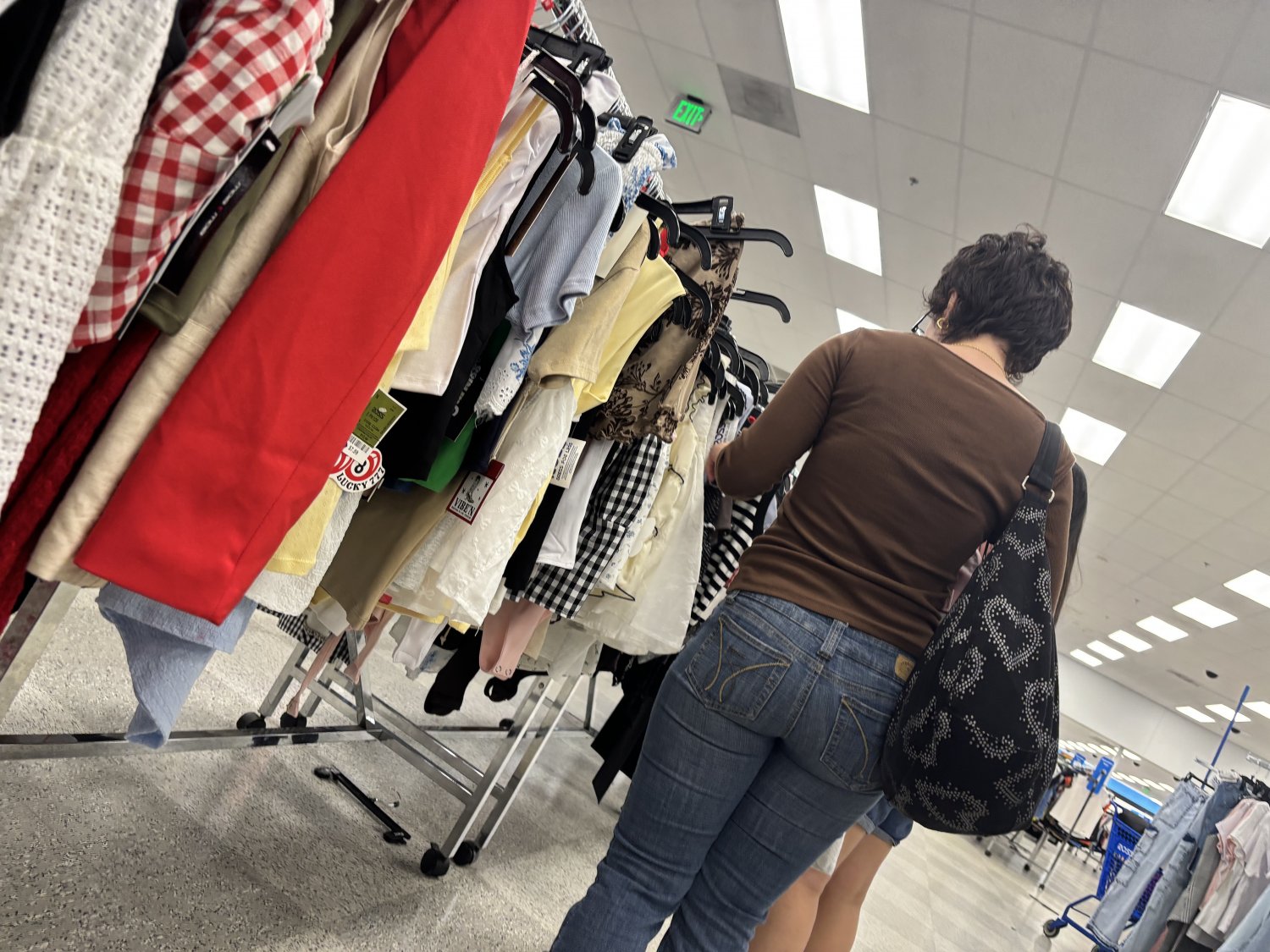 Nice Asian booty in jeans #h7sQj4ka